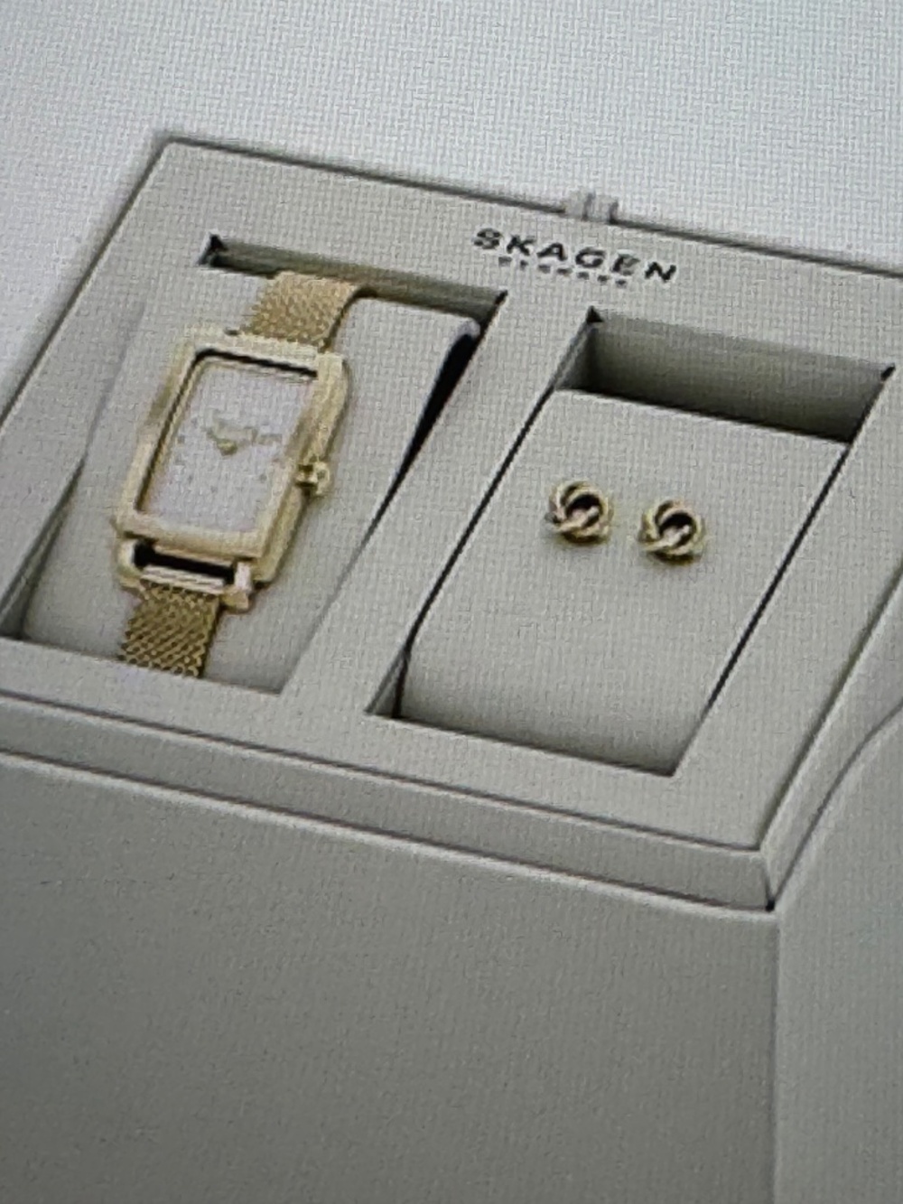 Skagen Women's Gold Watch and Earring Gift Set KSW1158SET NEW WITH TAGS & BOX - Picture 5 of 11